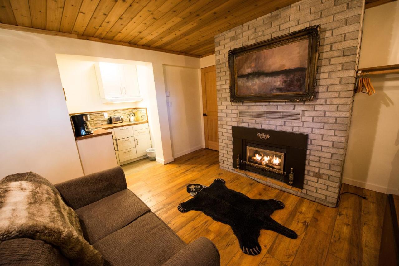 Skeena River House Bed & Breakfast Terrace Exterior photo